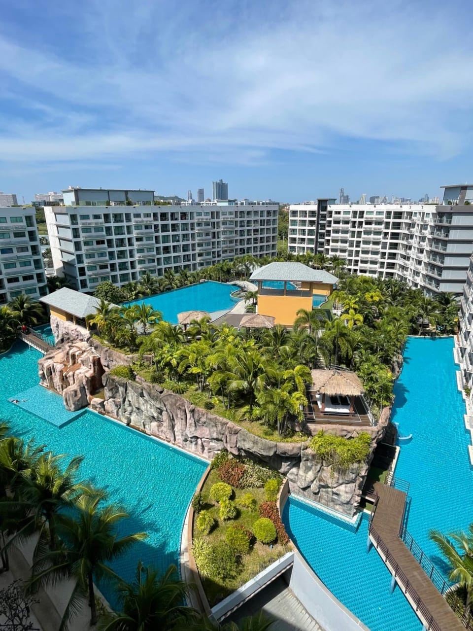 Property building, Day, Bird's eye view, Pool view, Swimming pool