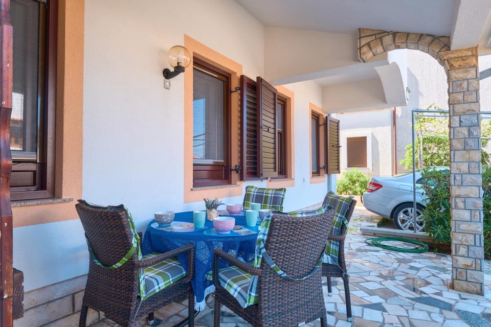 Patio, Seating area