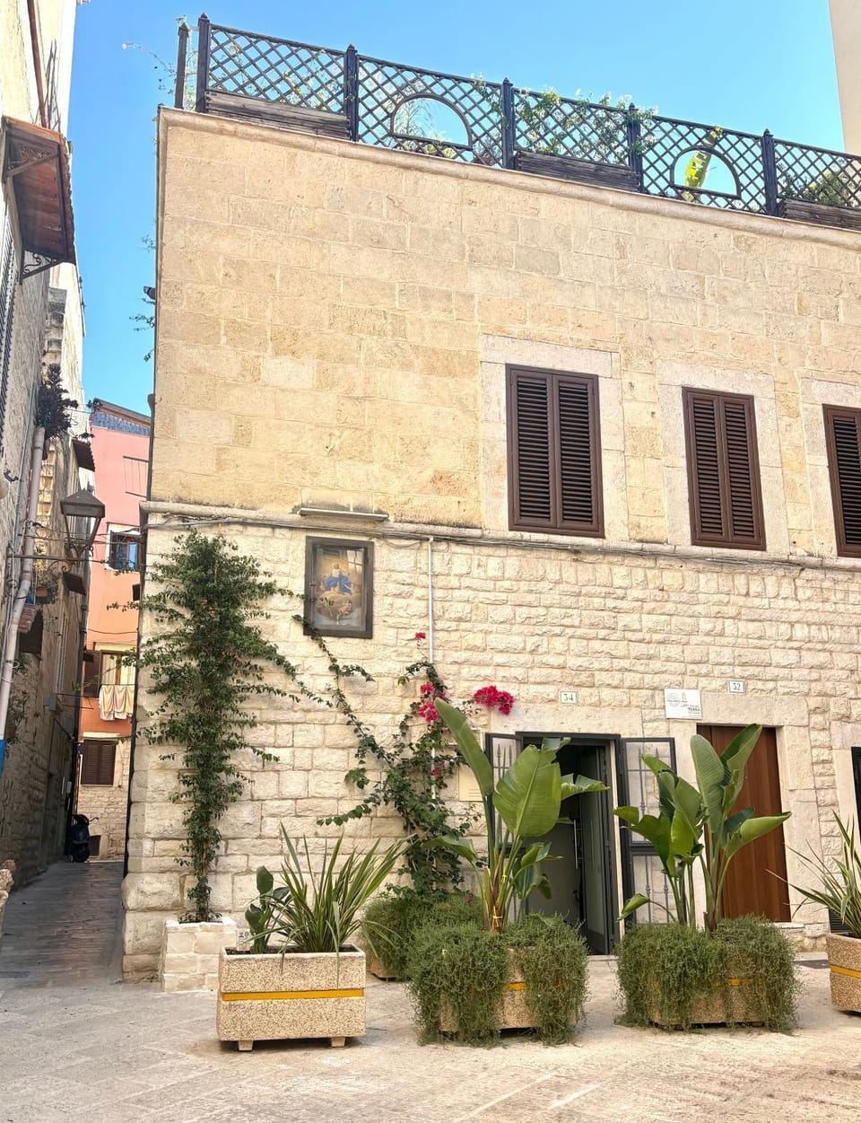 Property building, Spring, Winter, Summer, Lobby or reception, Autumn, Quiet street view