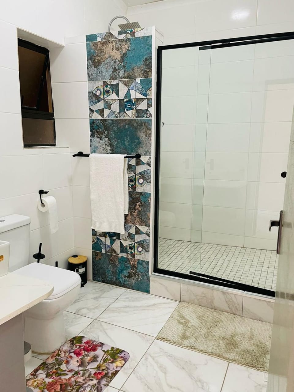 Shower, Toilet, Bathroom