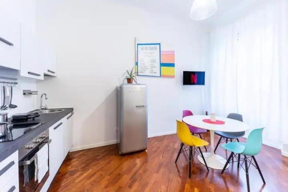 Kitchen or kitchenette, Dining area, oven, stove