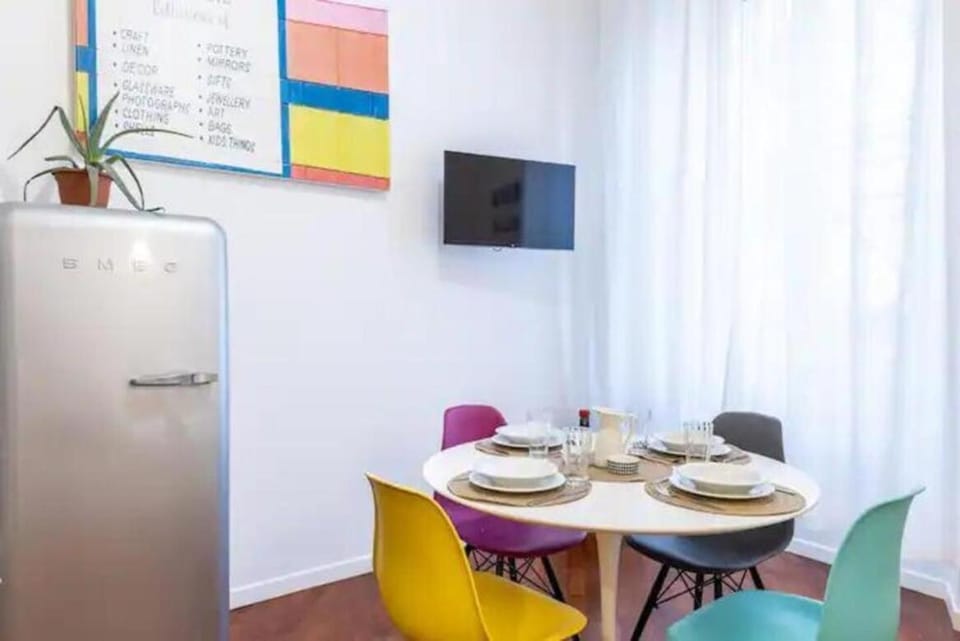 TV and multimedia, Kitchen or kitchenette, Living room, Seating area, Dining area, oven