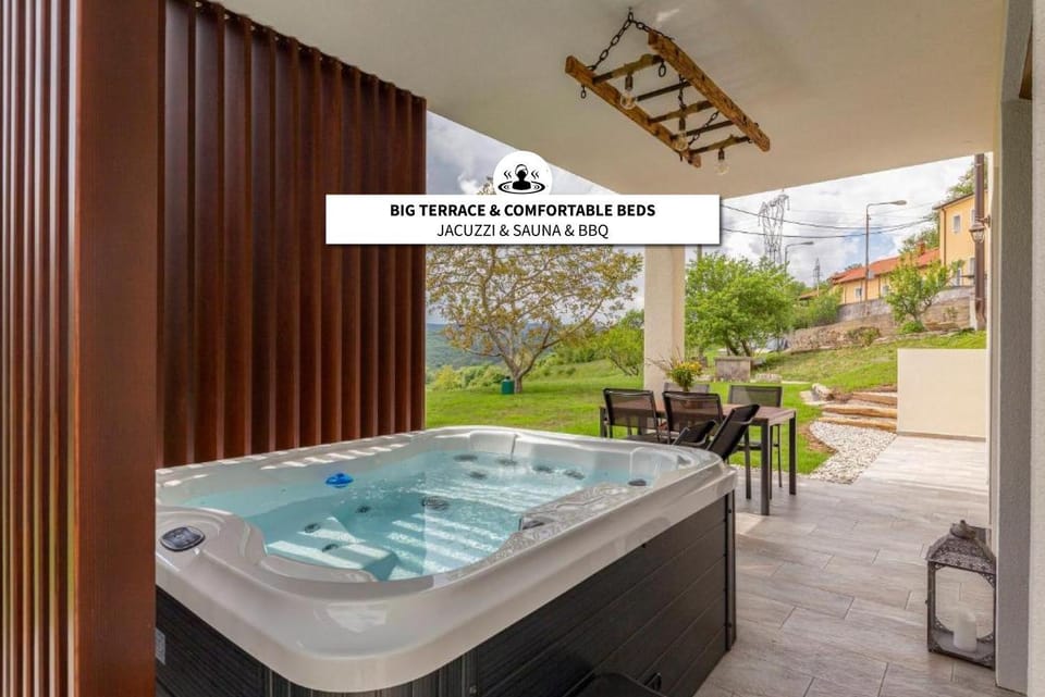 Patio, Natural landscape, Hot Tub, Spa and wellness centre/facilities, Spa and wellness centre/facilities, Bath