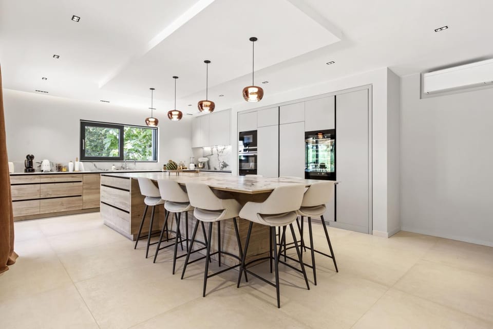Property building, Kitchen or kitchenette, Living room