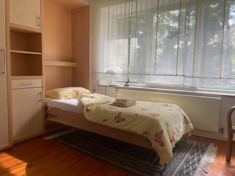 Bed, Photo of the whole room, Bedroom, towels