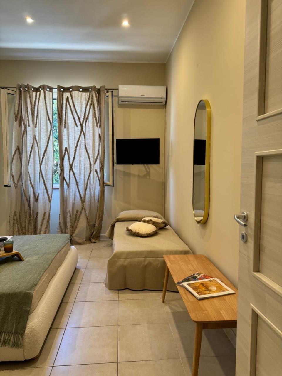 Bed, Bedroom, air conditioner