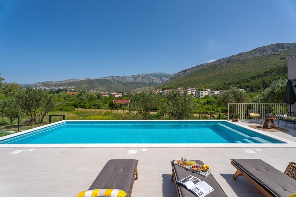 Garden view, Mountain view