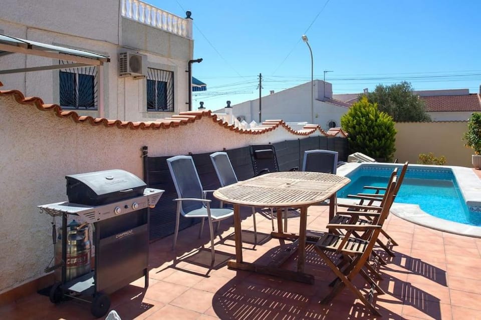 Balcony/Terrace, Dining area, Swimming pool