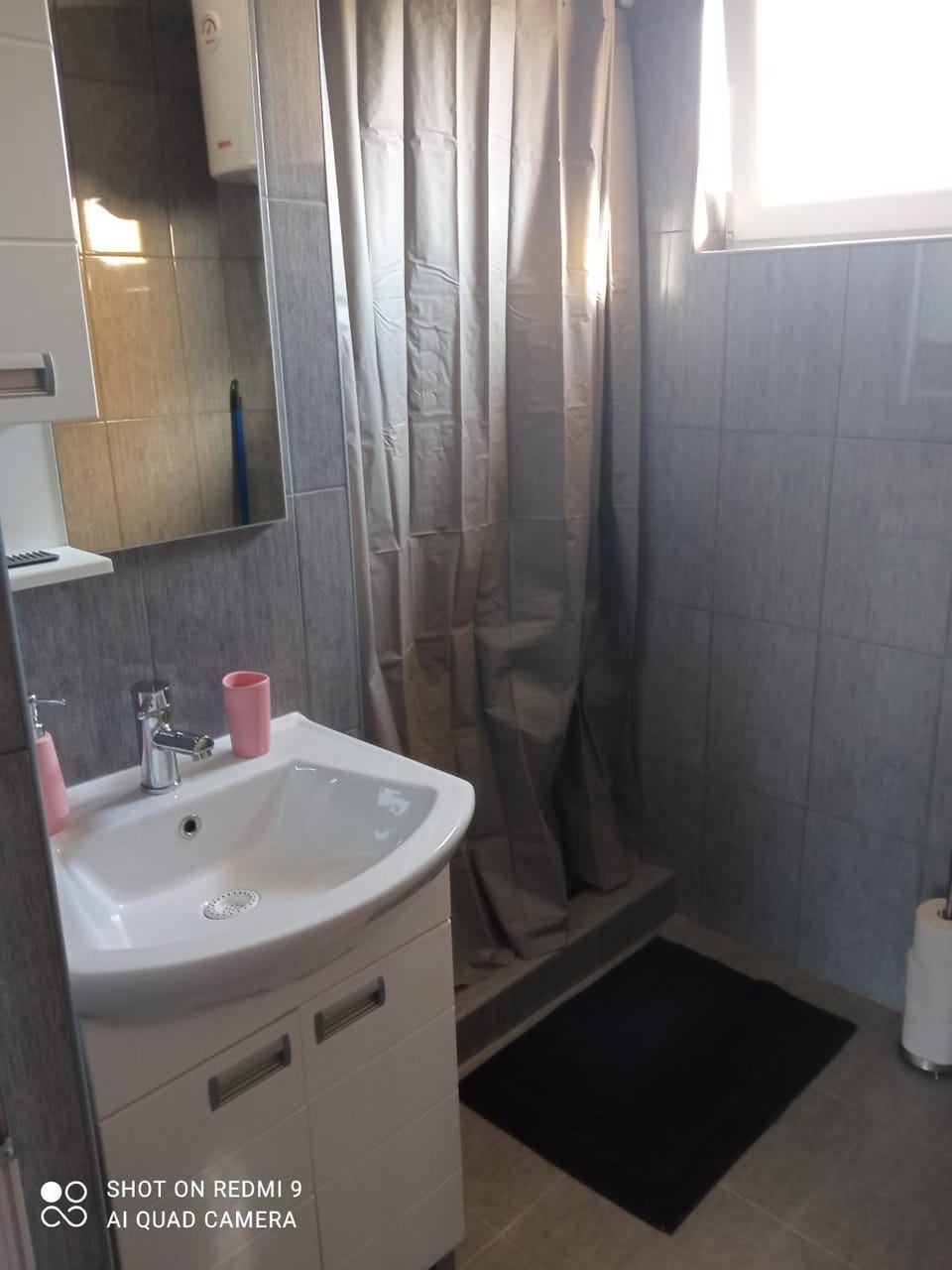 Shower, Toilet, Bathroom, Bath, towels