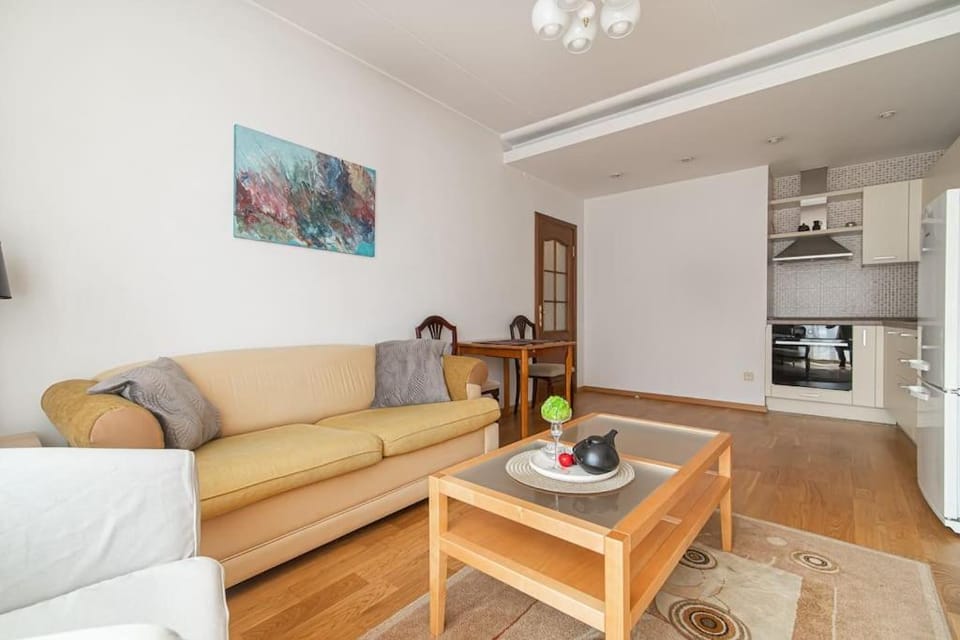 Kitchen or kitchenette, Living room, Seating area, Dining area, oven, stove