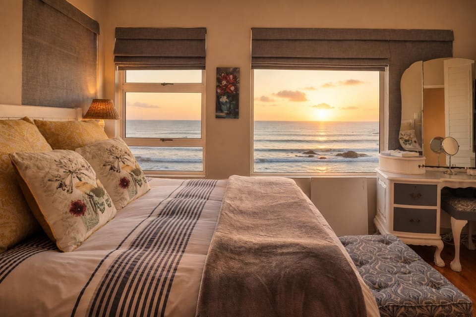 Bed, Bedroom, Sea view