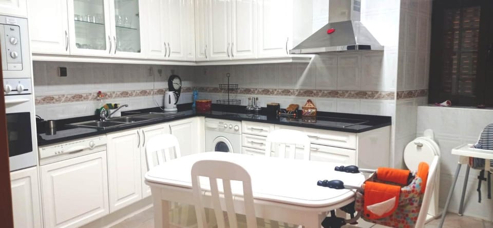 Coffee/tea facilities, kitchen, kitchen