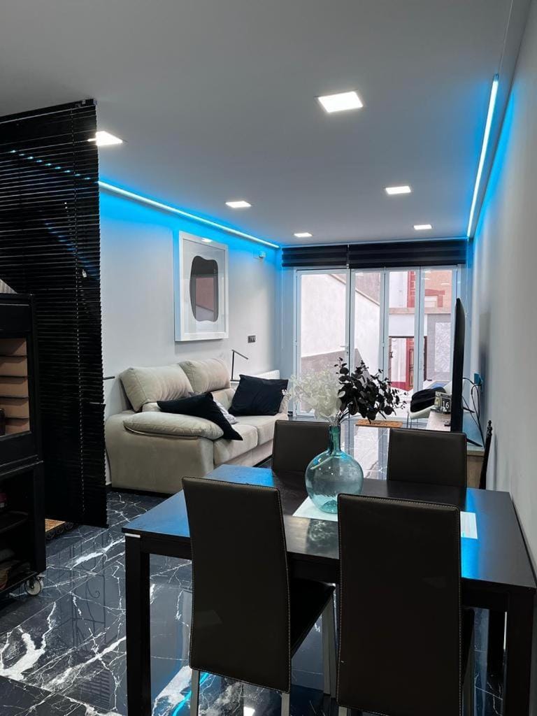 TV and multimedia, Living room, Seating area, Dining area