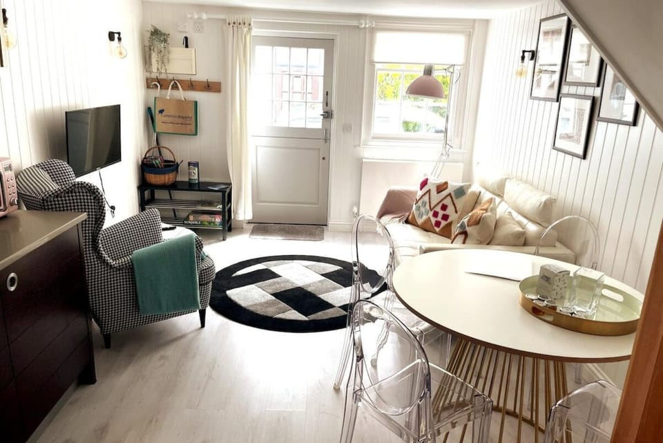 LB Newgate House in Lymington