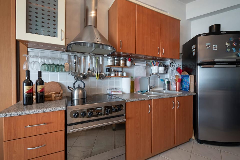 Kitchen or kitchenette, Photo of the whole room, oven, stove
