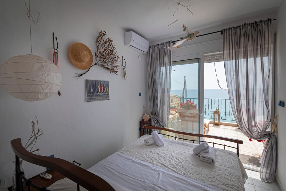 Bed, Photo of the whole room, Bedroom, Sea view, towels, air conditioner