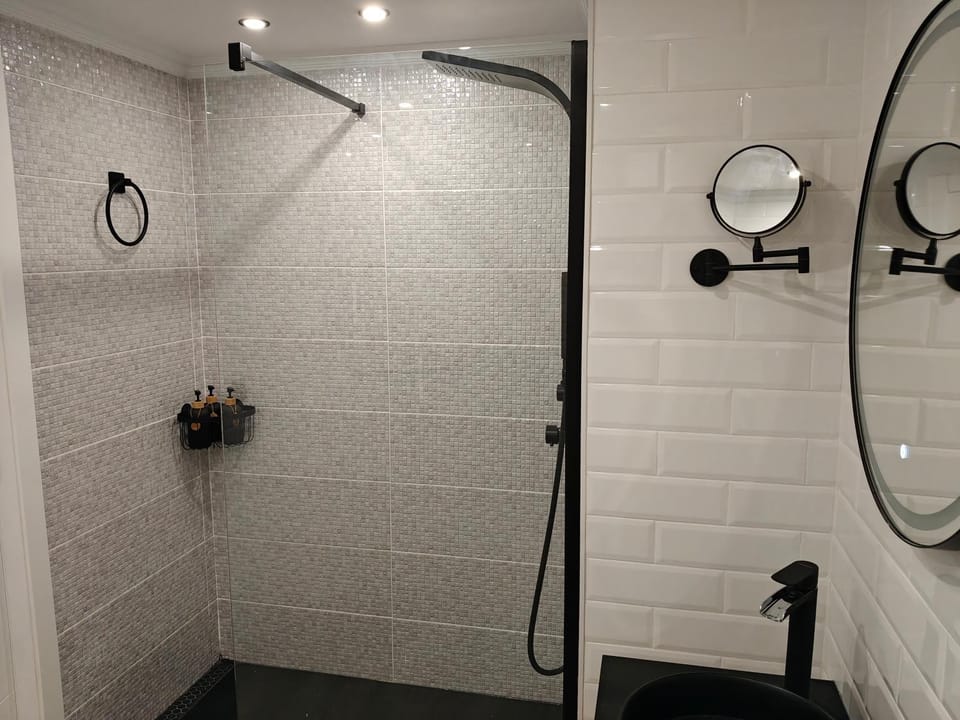 Shower, Toilet, washing machine