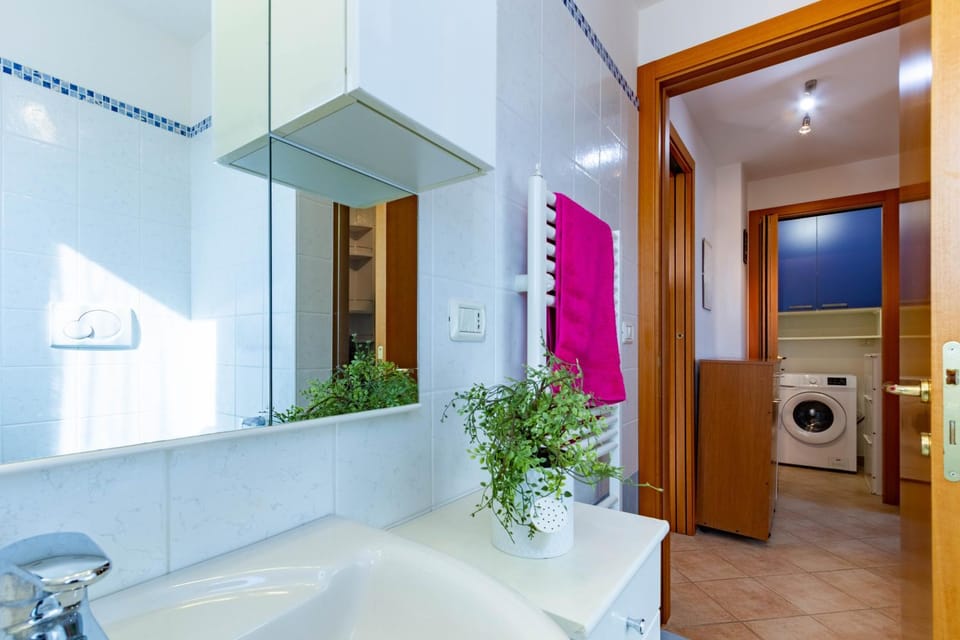 Bathroom, washing machine