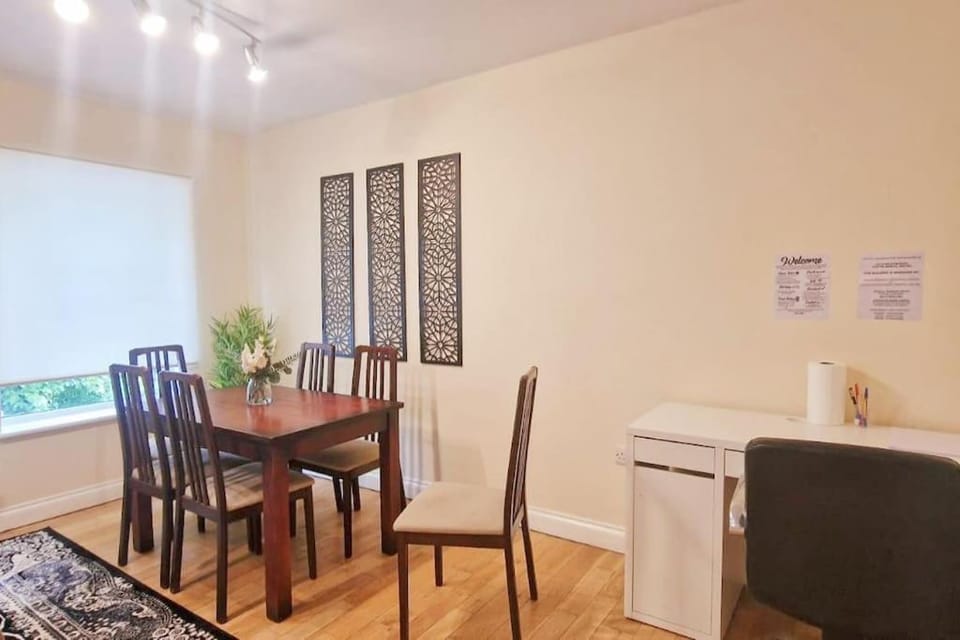 20A 2 Bed Flat, Sleeps 4,Wifi,Near Cabot Circus, BRI 1mi Apartment in Bristol