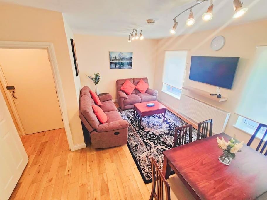 20A 2 Bed Flat, Sleeps 4,Wifi,Near Cabot Circus, BRI 1mi Apartment in Bristol