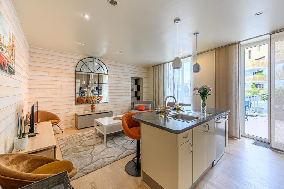 Kitchen or kitchenette, Living room, Dining area