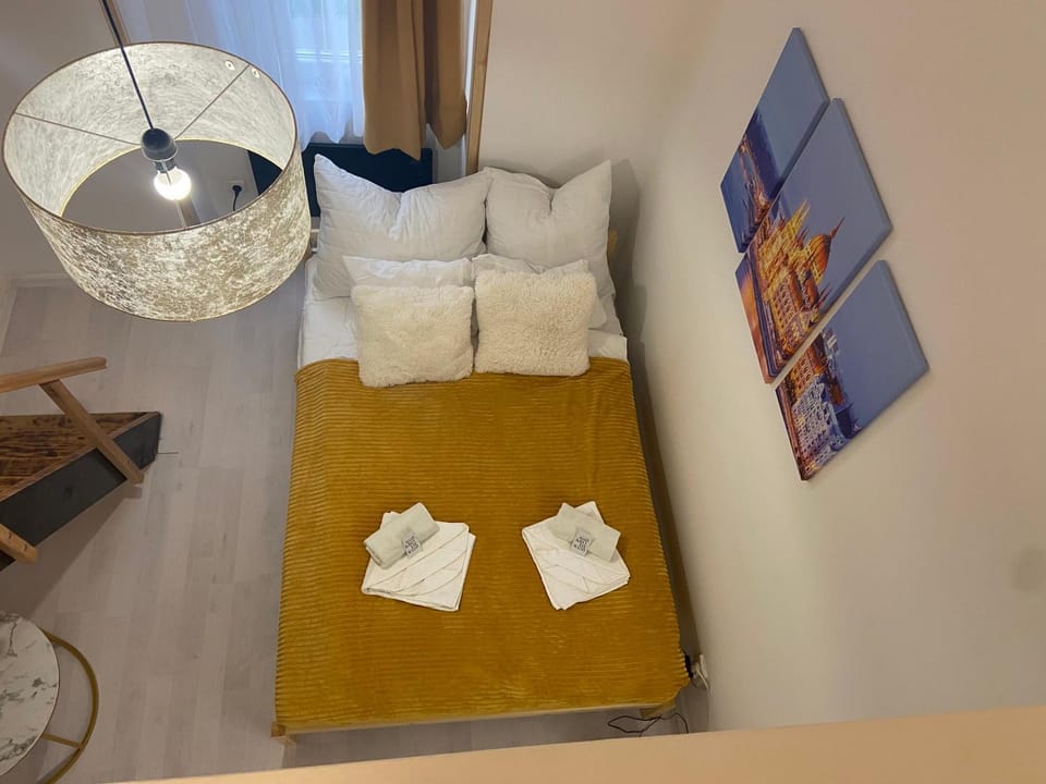 Twilight Zone Studio Apartment in Budapest