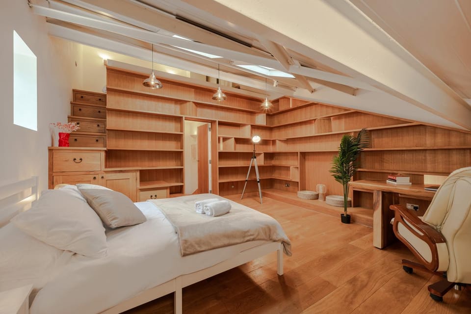 Bed, Bedroom, towels