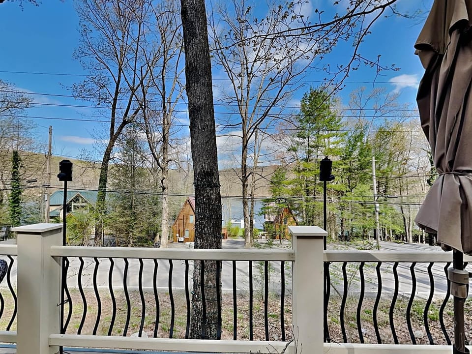 Acorn Cottage House in Deep Creek Lake