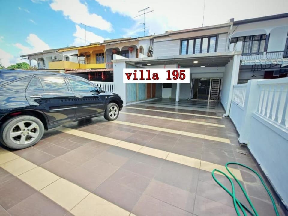 Kulai Tmn Putri Tmn Gunung Pulai Tmn Baiduri Tmn Kota Kulai Tmn Lagenda Kulai 3-5BR near Airport JPO IOI Villa in Johor