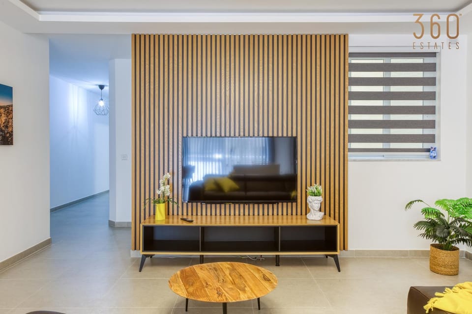 Communal lounge/ TV room, TV and multimedia, Living room, Seating area, Evening entertainment