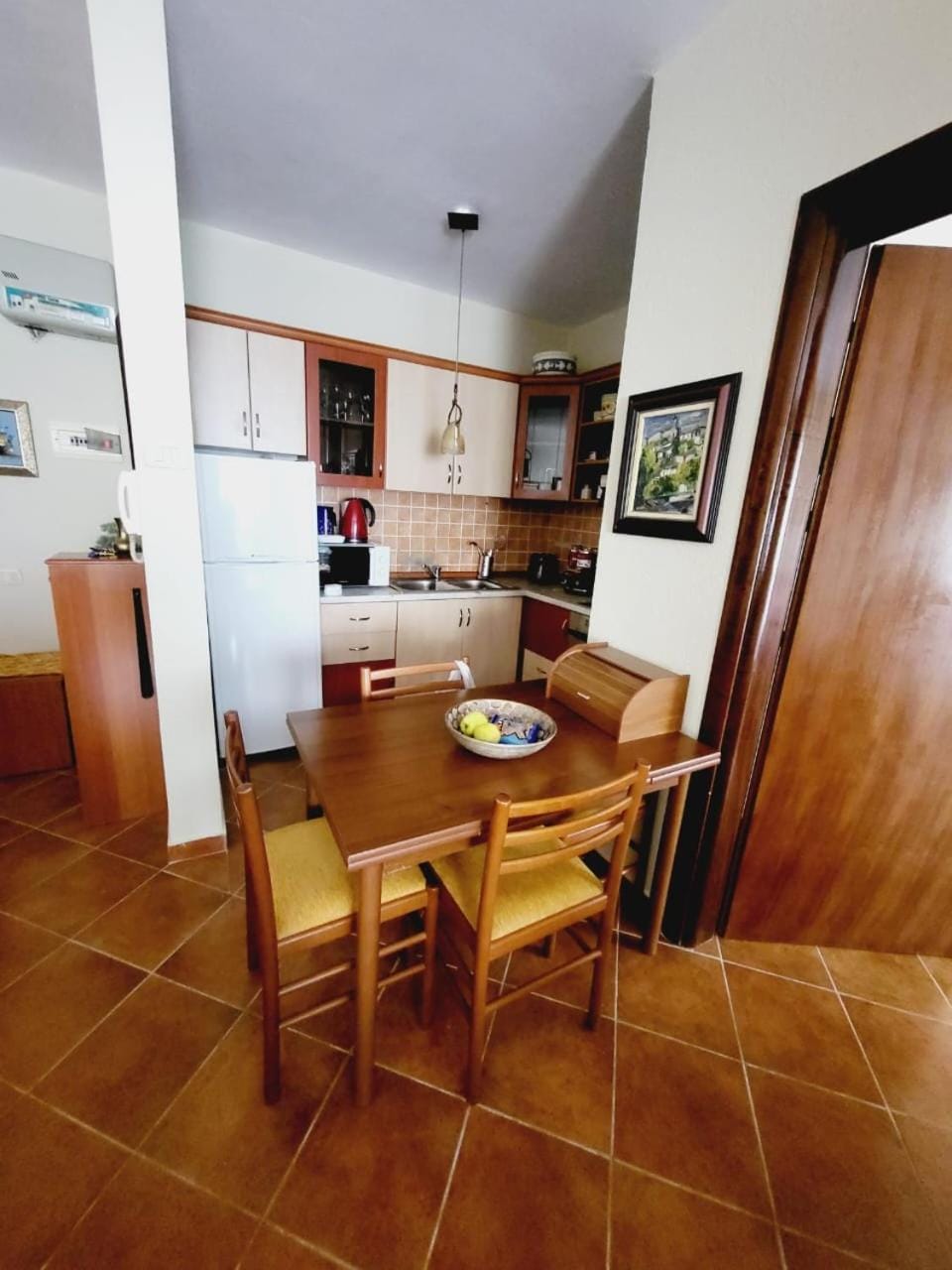 Dining area, kitchen