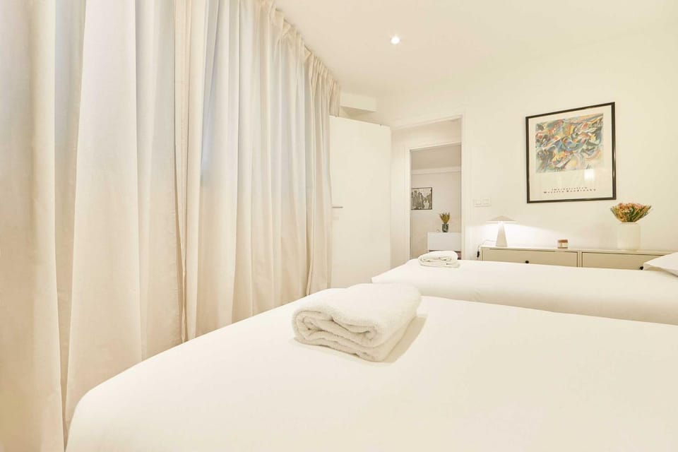 Classy Apartment 2BD-4P - Eiffel Tower Apartment in Paris