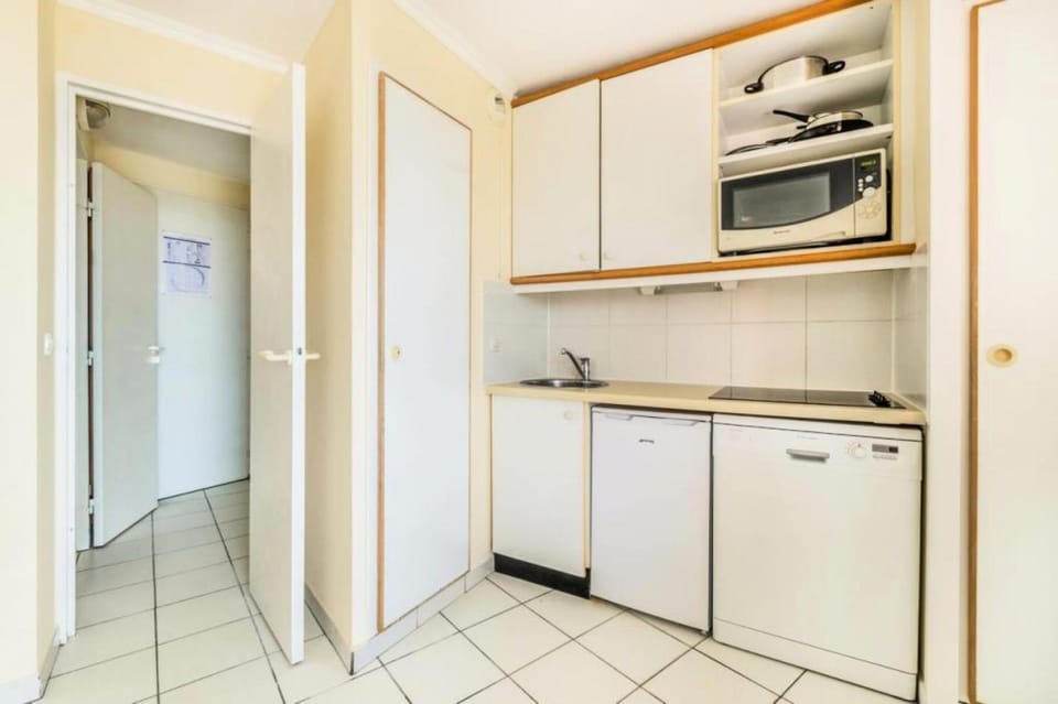 Bathroom, oven, kitchen