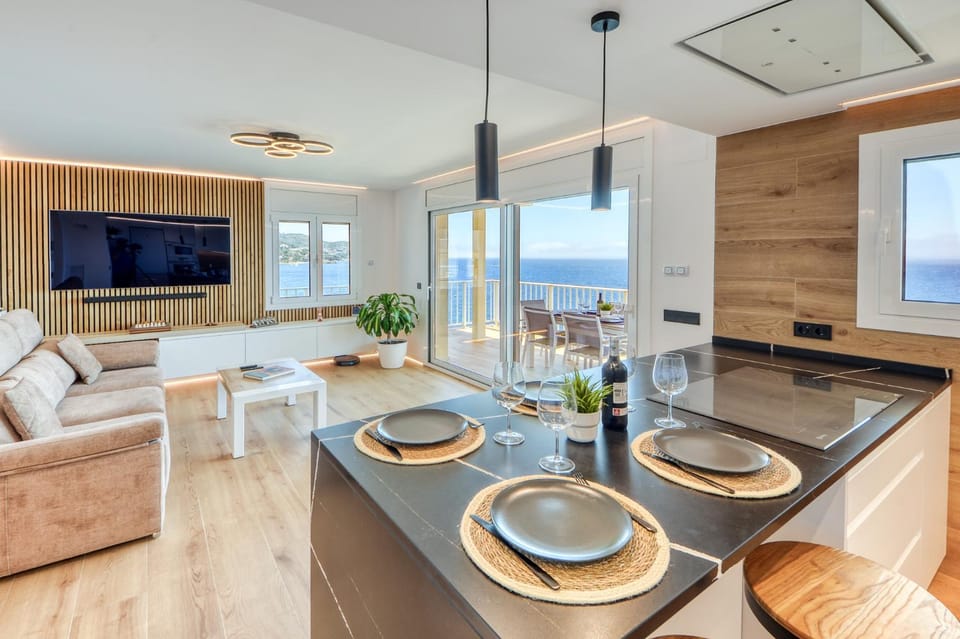 Natural landscape, TV and multimedia, Kitchen or kitchenette, Living room, Dining area, Sea view