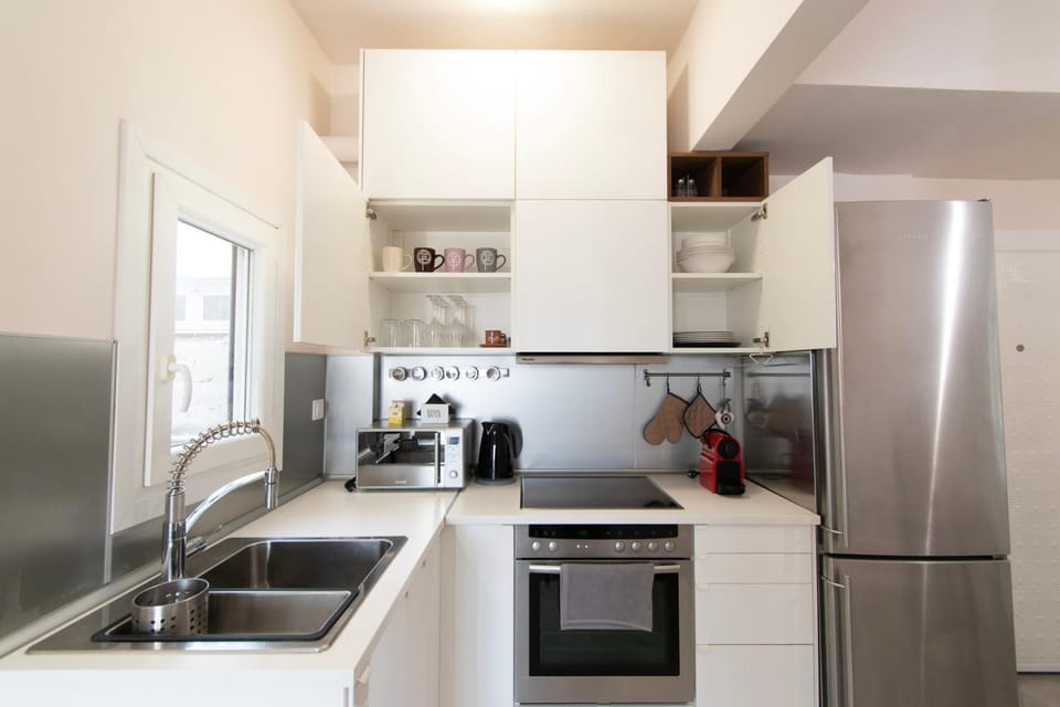 Kitchen or kitchenette, oven, stove