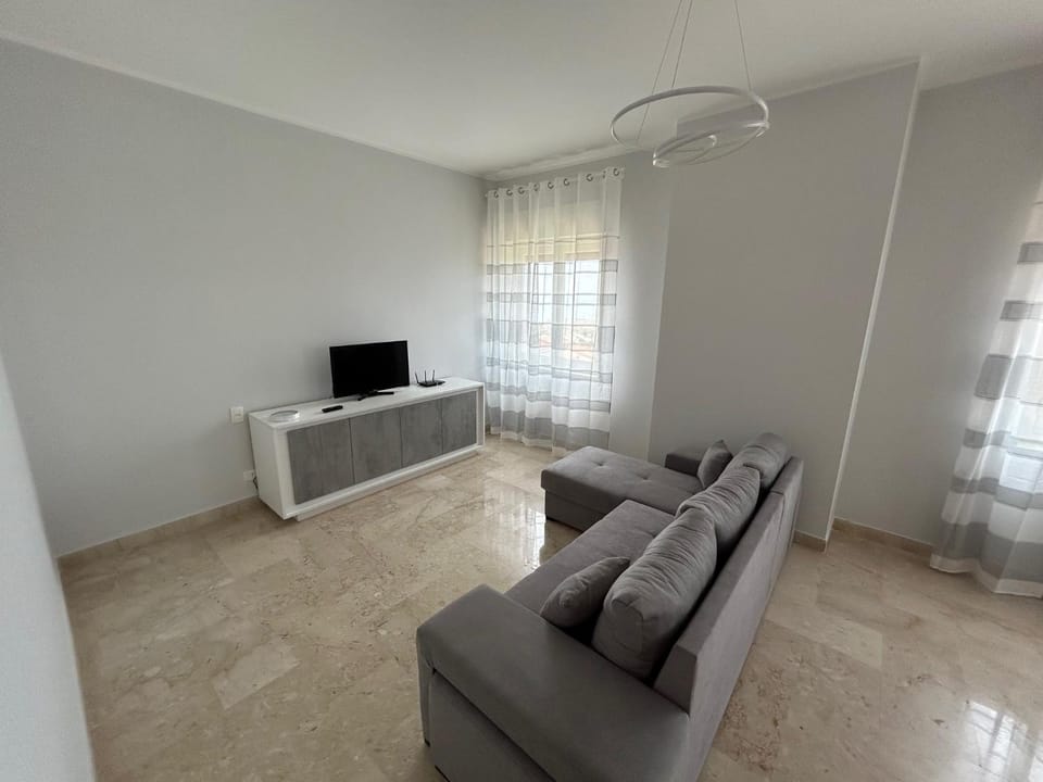 Communal lounge/ TV room, TV and multimedia, Living room, Seating area, Evening entertainment