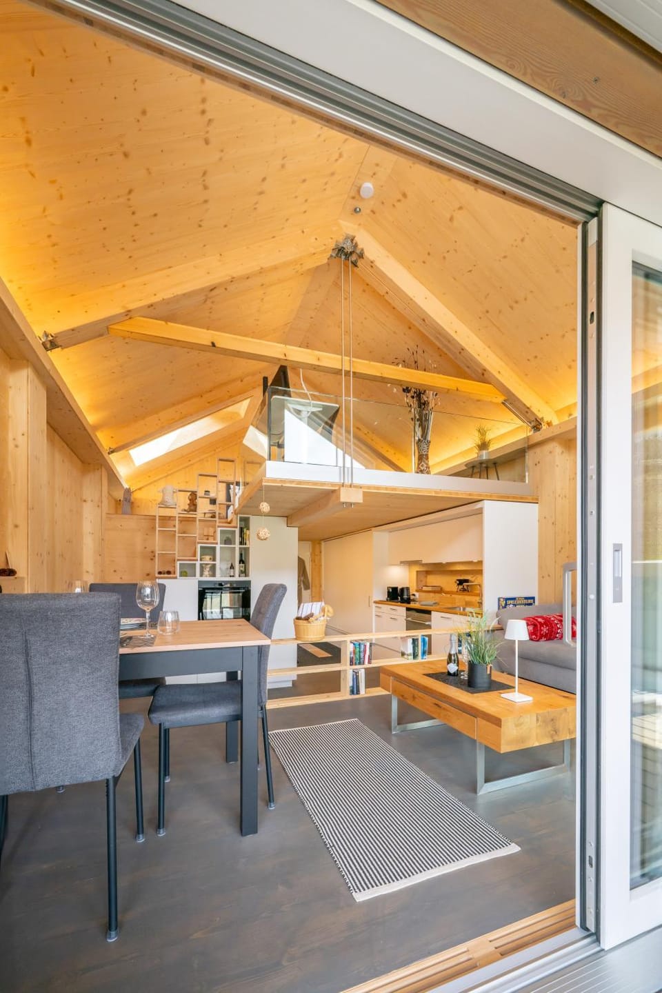 Kitchen or kitchenette, Seating area, Dining area