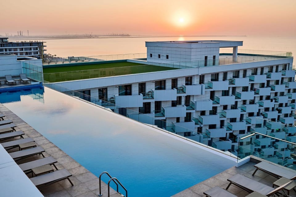 Property building, Sea view, Swimming pool