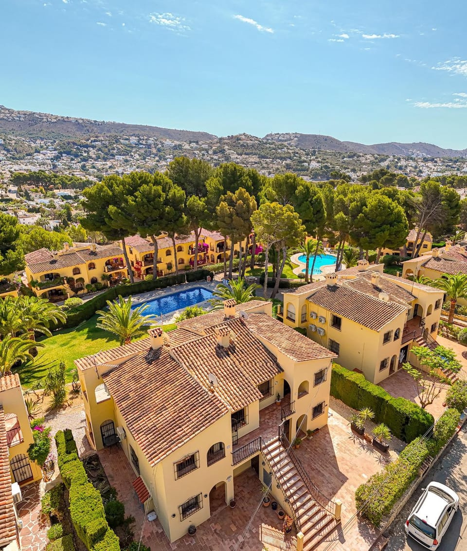 Property building, Natural landscape, Bird's eye view, Mountain view, Pool view, Swimming pool
