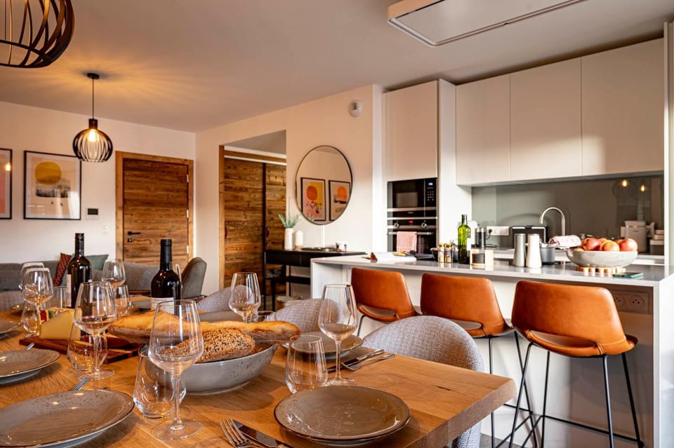 Seating area, kitchen