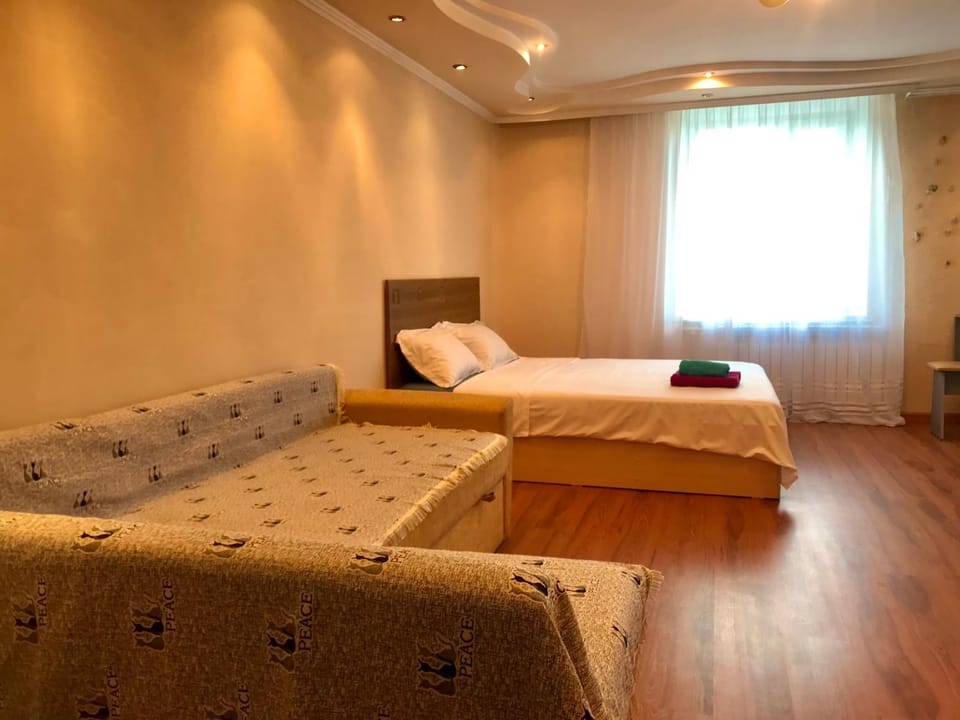 Photo of the whole room, Seating area