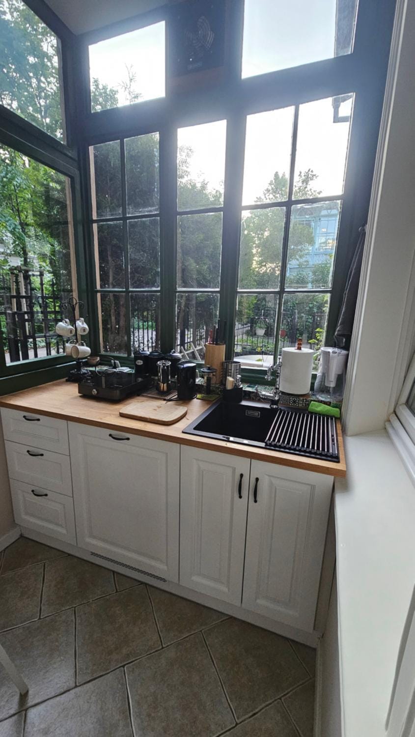 Kitchen or kitchenette