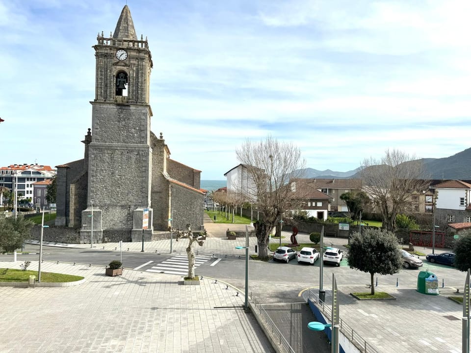 City view, Landmark view, Street view, Location