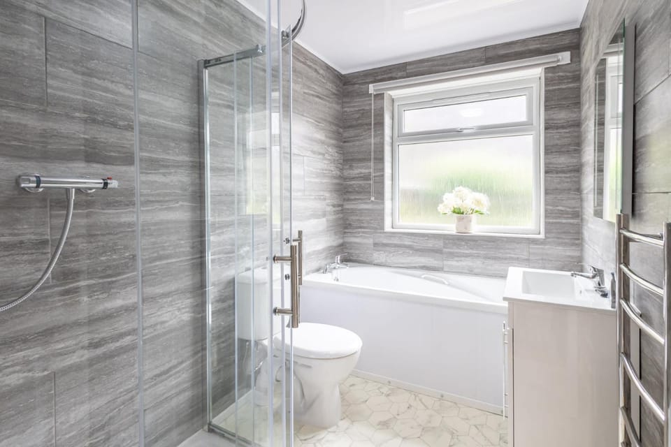 Shower, Toilet, Bathroom, Bath, towels