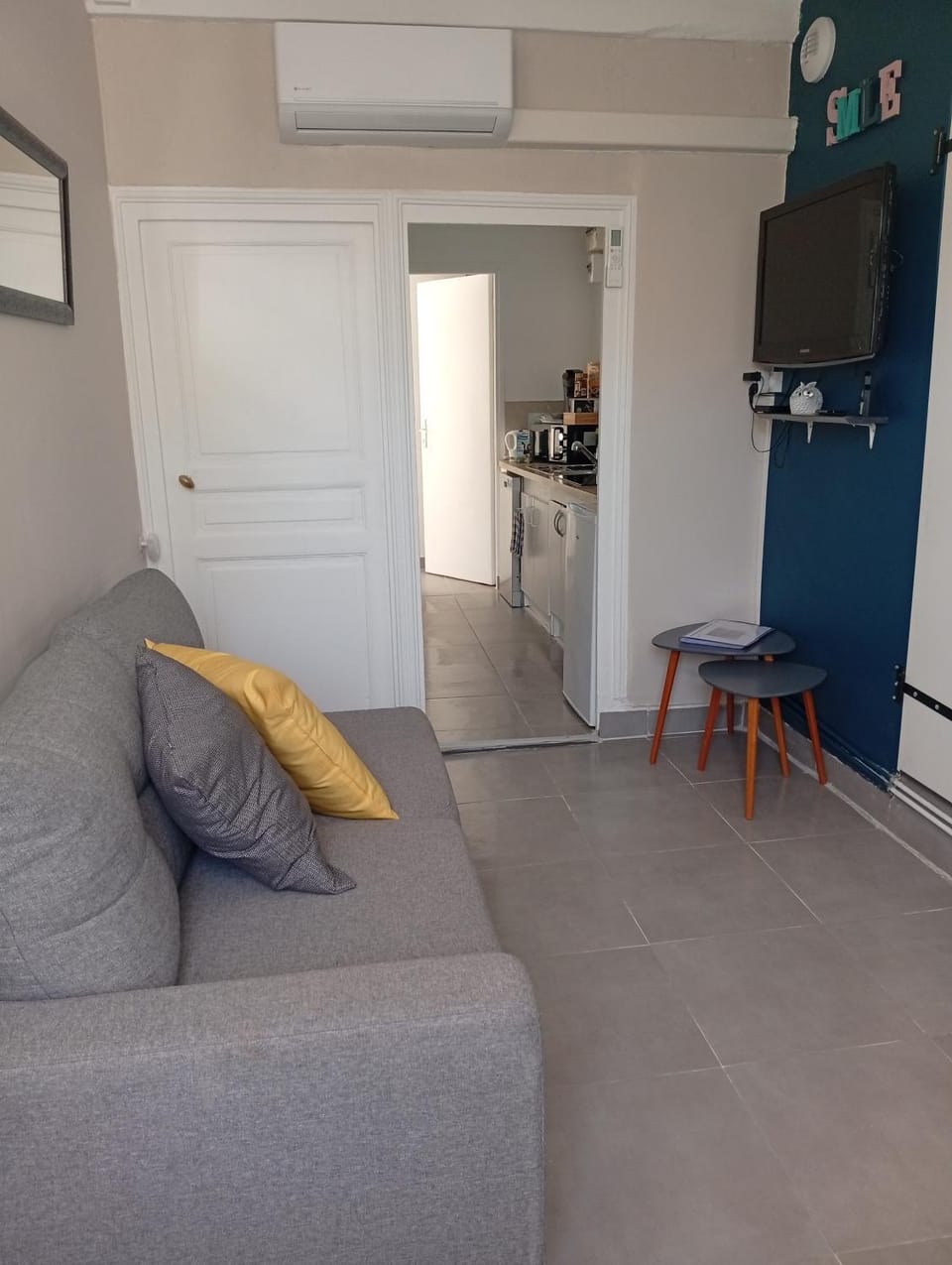 Property building, Communal lounge/ TV room, Living room, Lounge or bar, Seating area