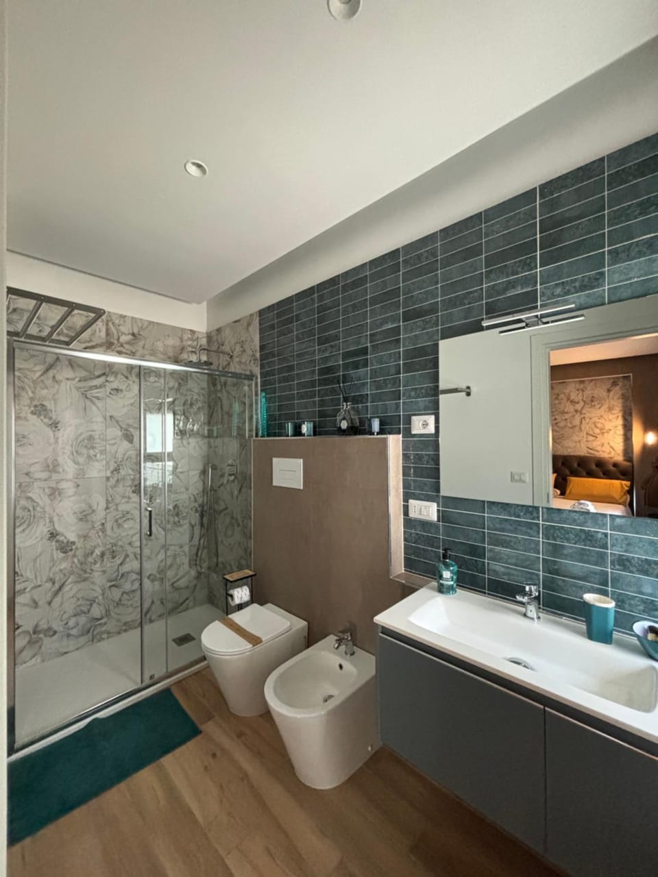 Shower, Toilet, Bathroom, bidet, towels
