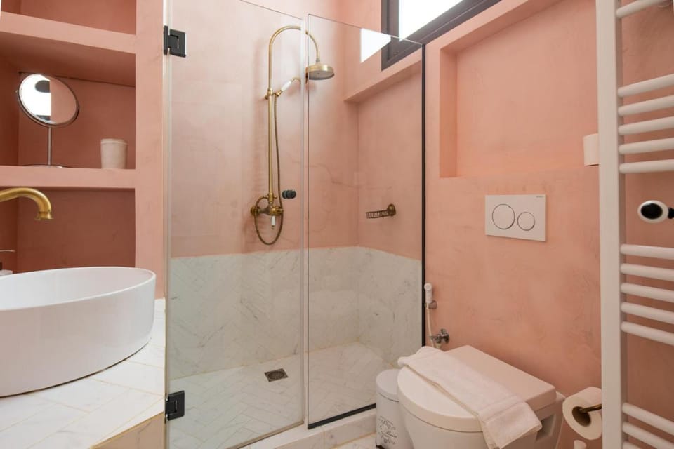 Shower, Toilet, Bathroom, towels