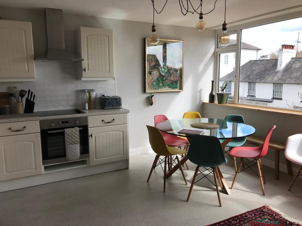 Kitchen or kitchenette, Dining area, stove, toaster