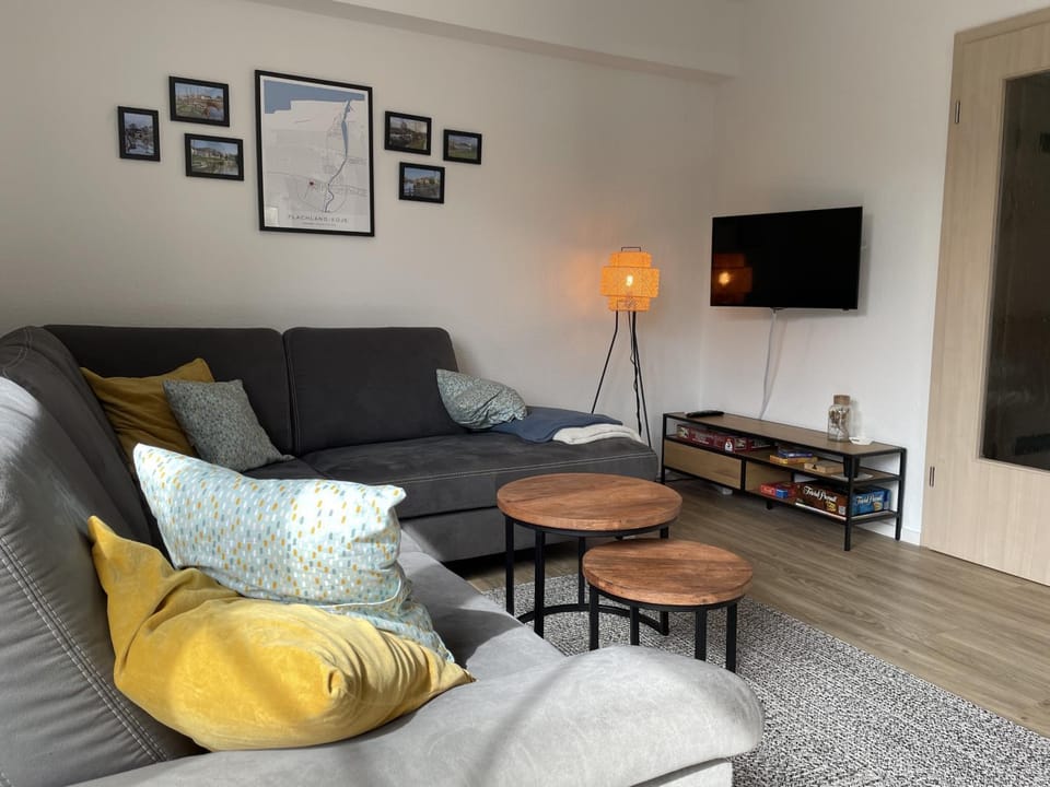 TV and multimedia, Living room, Seating area