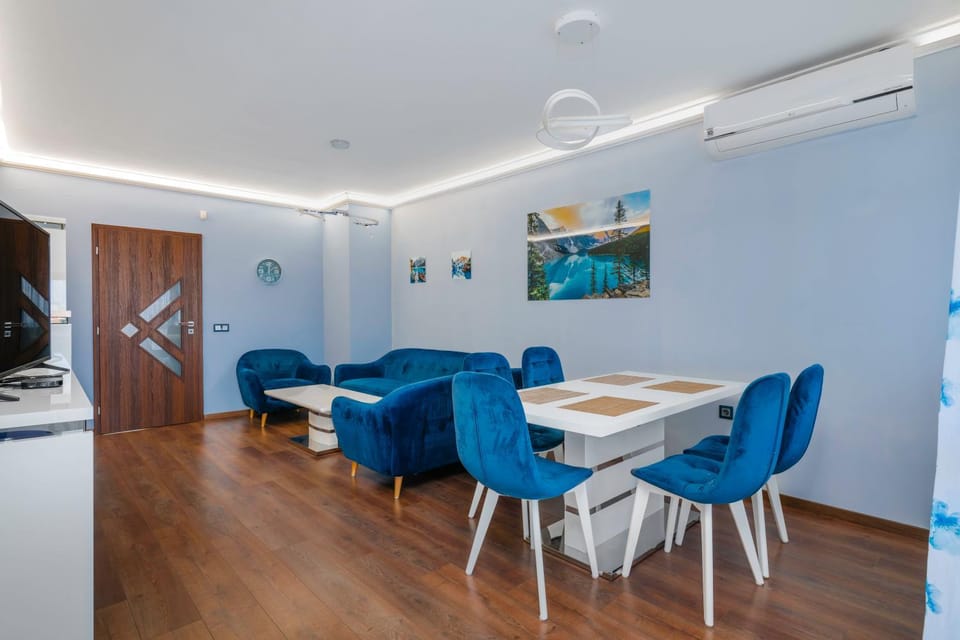 TV and multimedia, Living room, Dining area, air conditioner